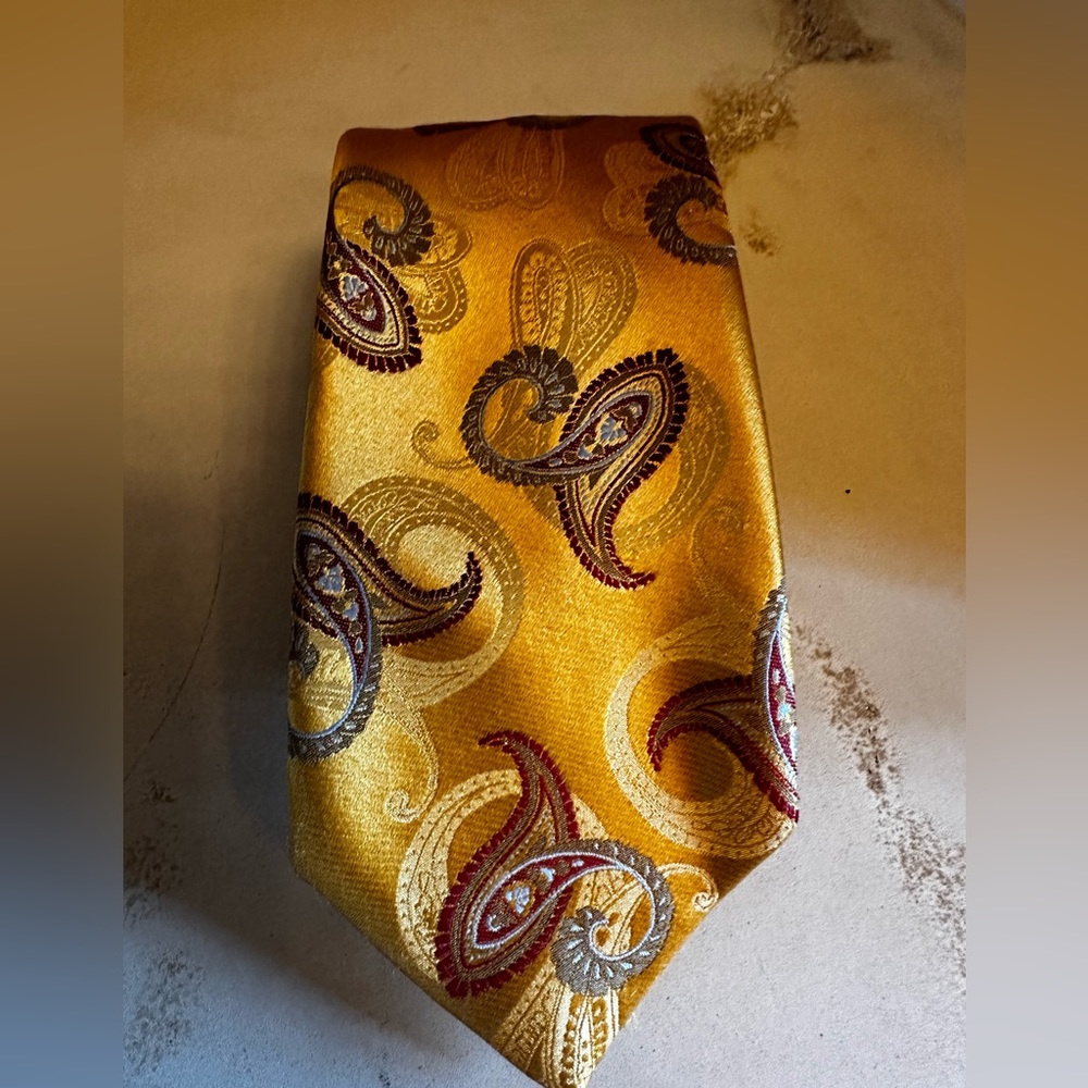 David Donahue tie